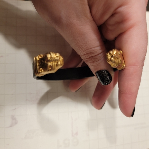 Jewelmint Lioness Head Bracelet Gold Tone with a Leather Band - Picture 3 of 10